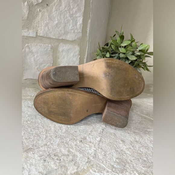 Vince Camuto Fritzey grey suede laser woven accent open toe booties sz 10 - Picture 7 of 10